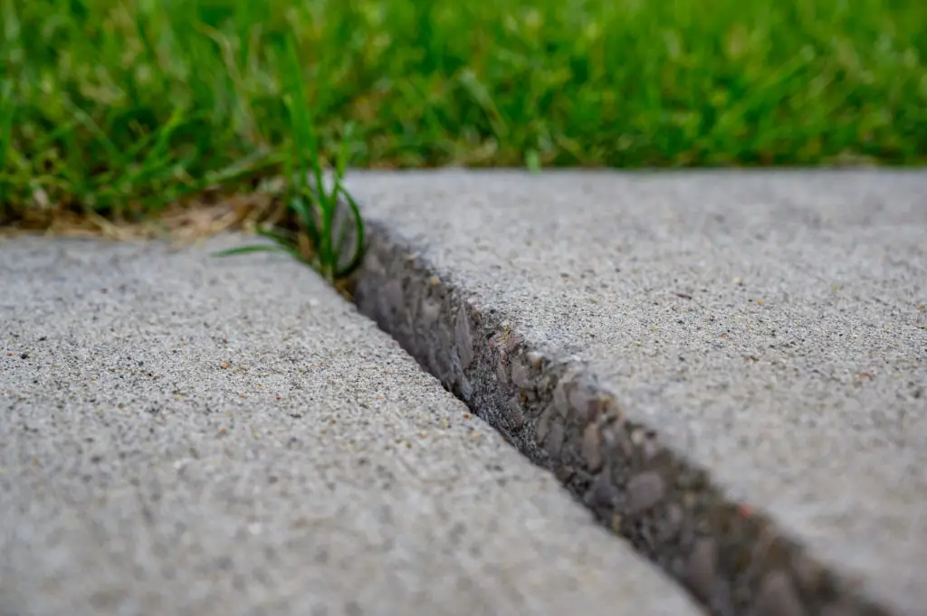 How to Manage Driveway Frost Heave Through Subgrade Insulation and Drainage Control