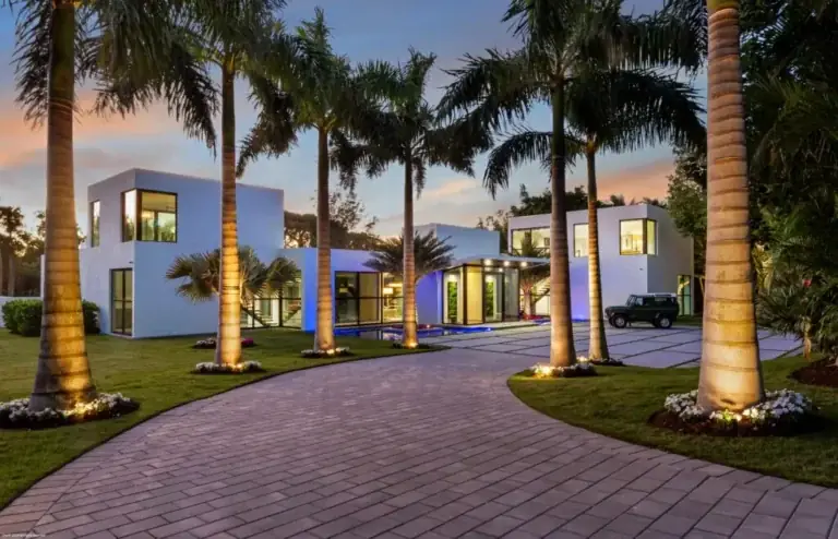 Top Coastal Driveways In America Featuring Marine-Grade Pavers And Drains